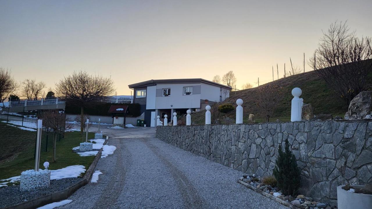 Apartma Lara Lesicno 외부 사진