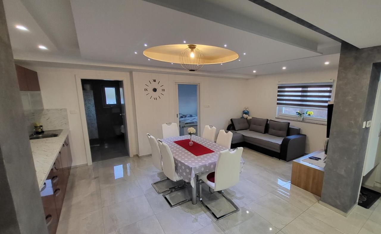 Apartma Lara Lesicno 외부 사진